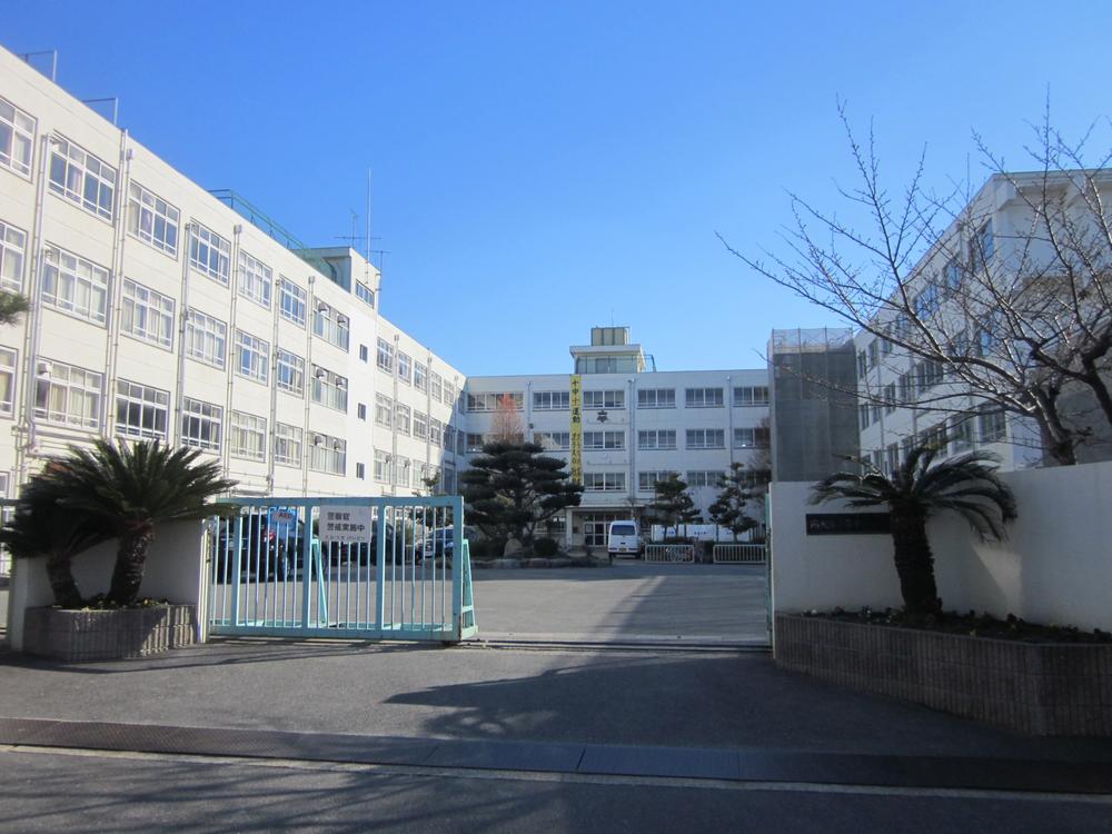 Junior high school. 1440m to Takatsuki Municipal Tenth Junior High School