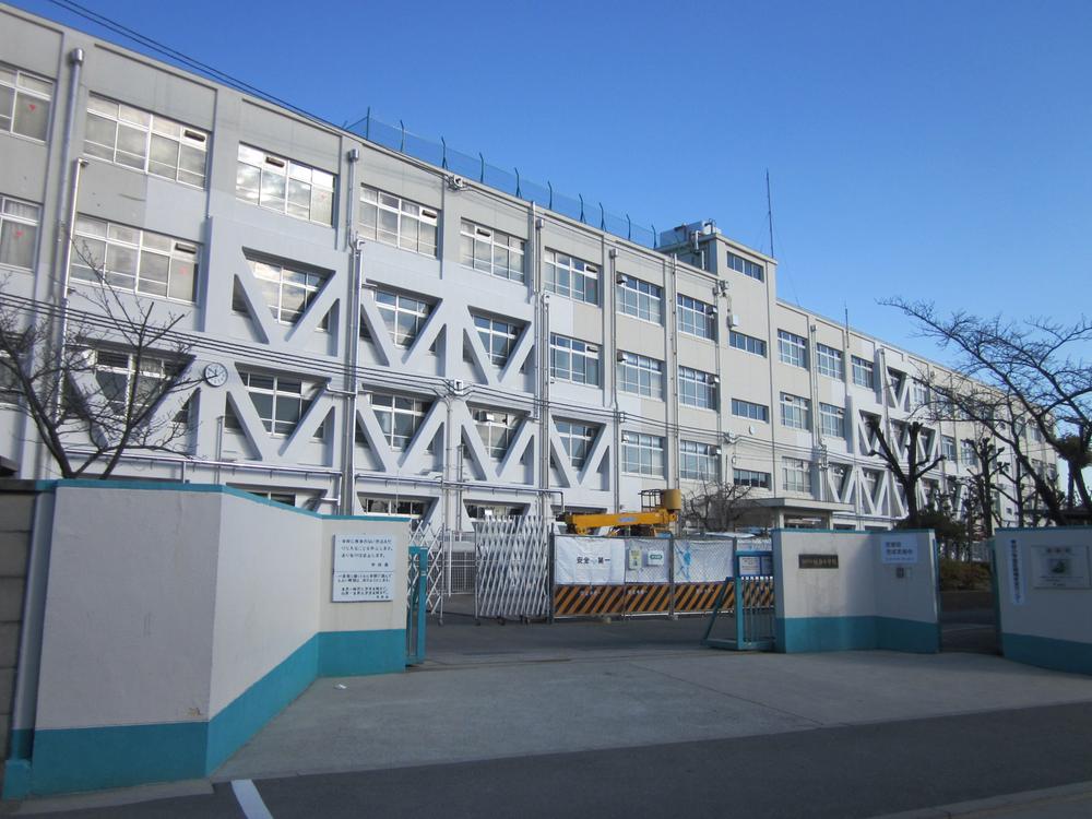 Primary school. 560m to Takatsuki Municipal Sakuradai Elementary School