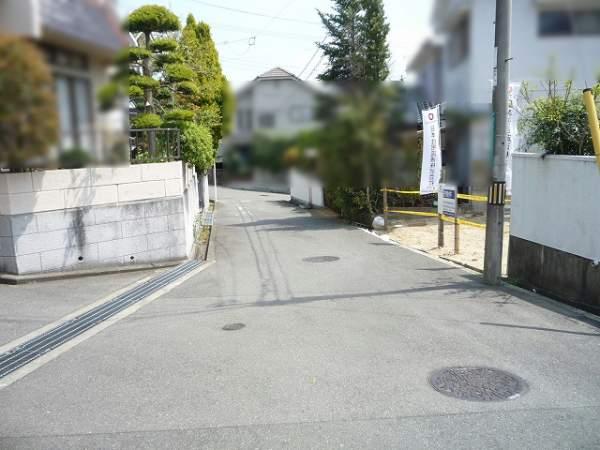 Local photos, including front road. Local front road