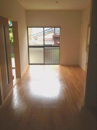 Living. Since it is a south-facing, Good is per yang!