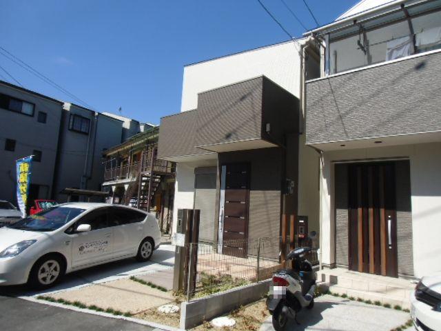 Local appearance photo. Day is good for the direction south!