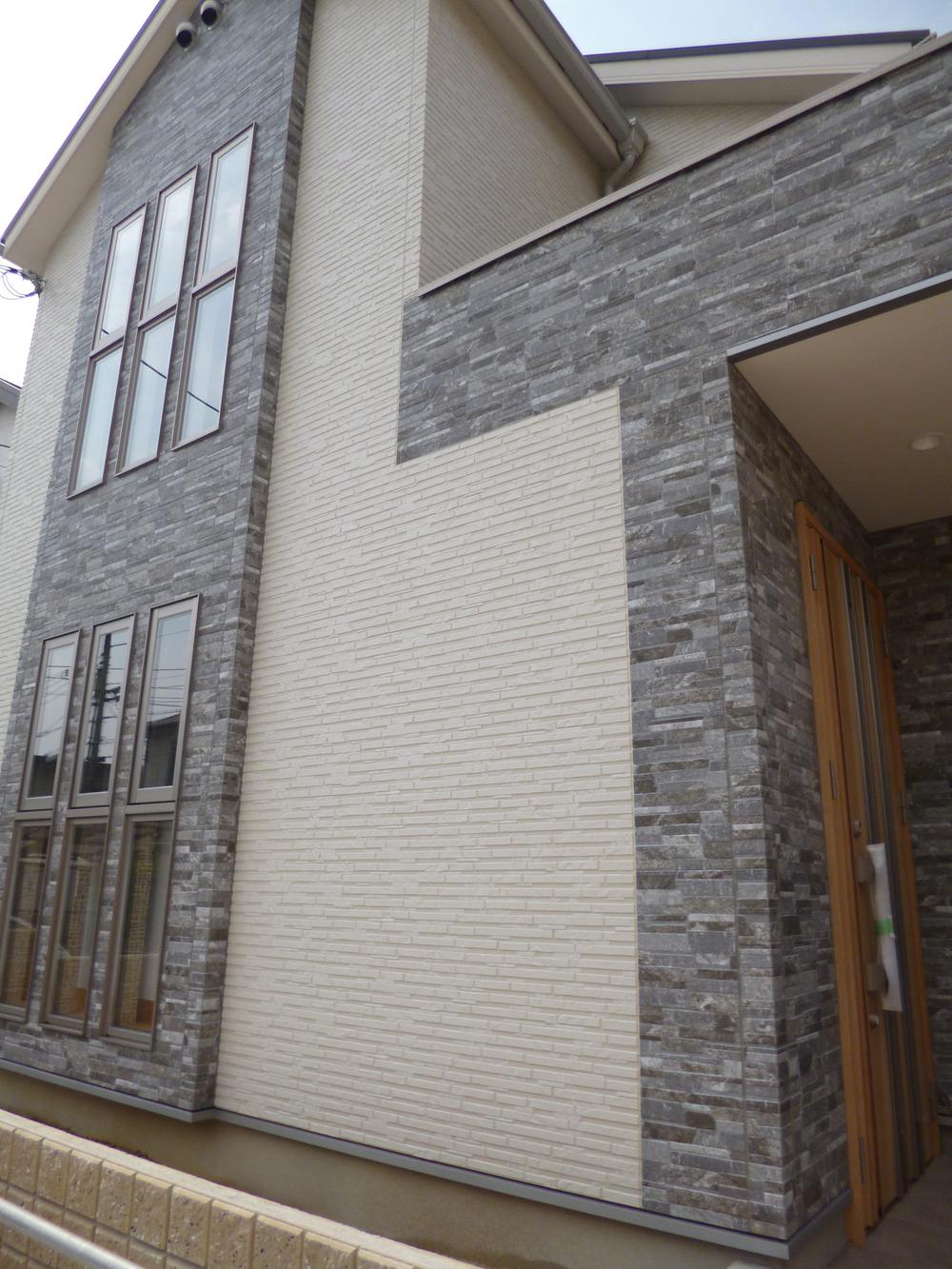 Rendering (appearance). Example of construction