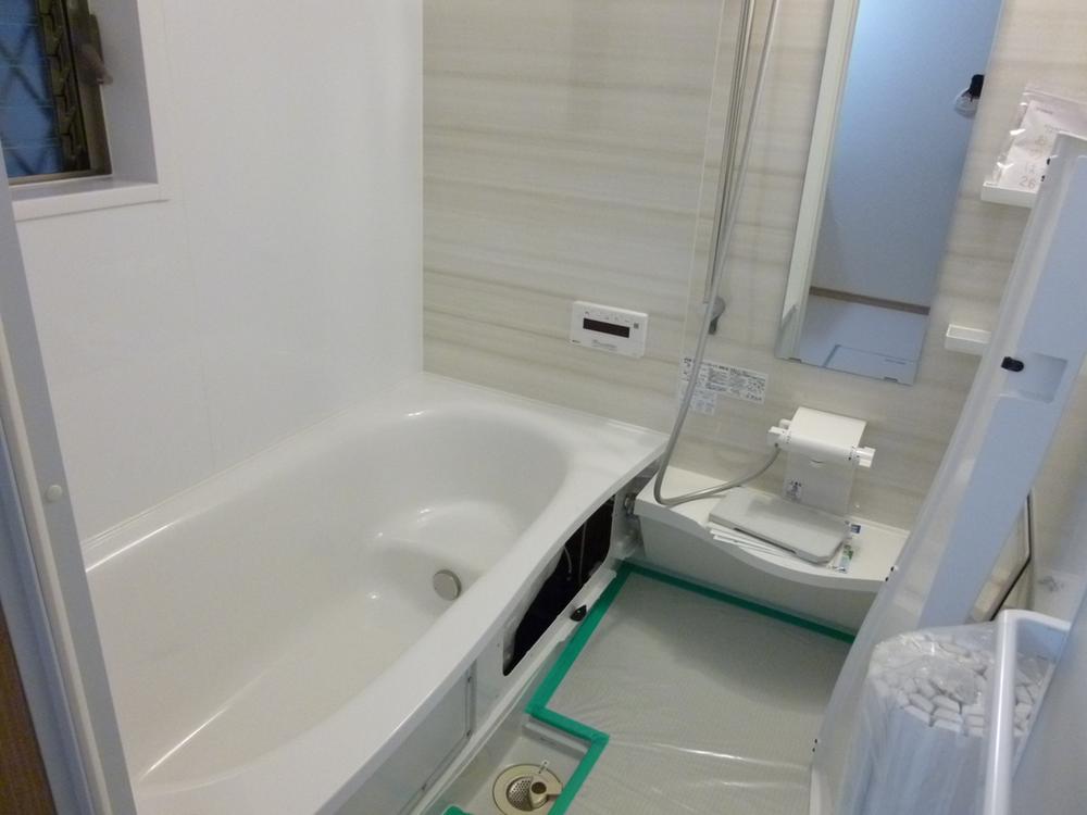 Same specifications photo (bathroom). System bus