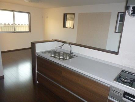 Kitchen. Easy-to-use is a good system kitchen ◎ to because it is face-to-face will feel the warmth of the family at any time, Since even the eye to reach the children who are living, During cooking it is also safe