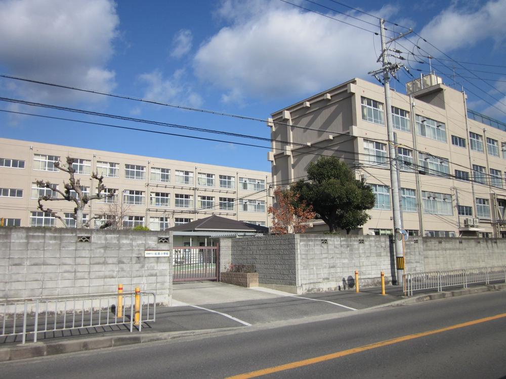 Primary school. 800m to Takatsuki Municipal Matsubara Elementary School