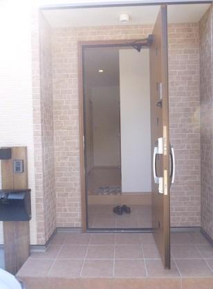 Entrance. Large capacity shoe box can be stored whole family minute also with a margin!