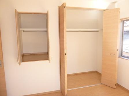 Non-living room. About 7.2 Pledge Western-style: Storage is located in two places. This upper receiving also help, such as small storage