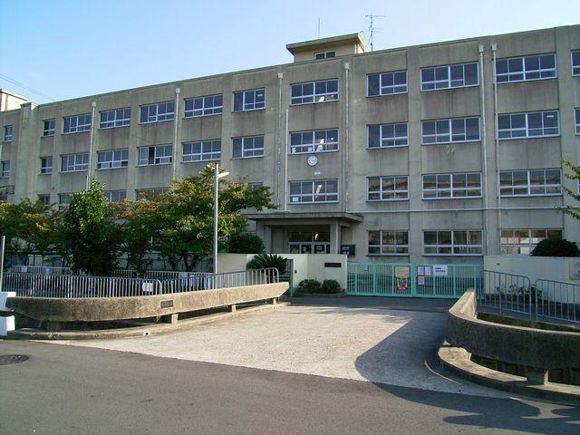 Primary school. 490m to Yanagawa Elementary School