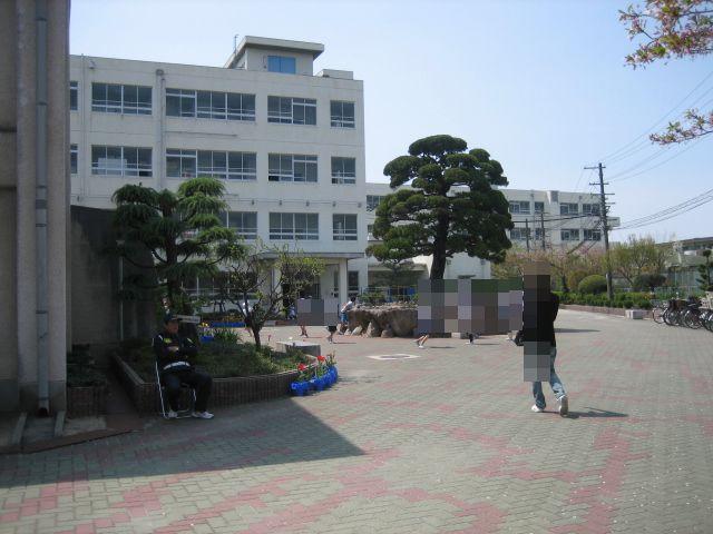 Primary school. 952m to Takatsuki Municipal Akaoji Elementary School