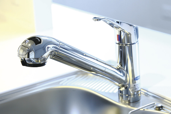 Kitchen.  [Water purification function shower faucet] It compared the company to conventional products, Water purification function hand shower mixing faucet has been adopted that there is about 34 percent of the water-saving effect ※ Exchange of water purification cartridge will be paid ※ (Ltd.) Takagi examined (same specifications)