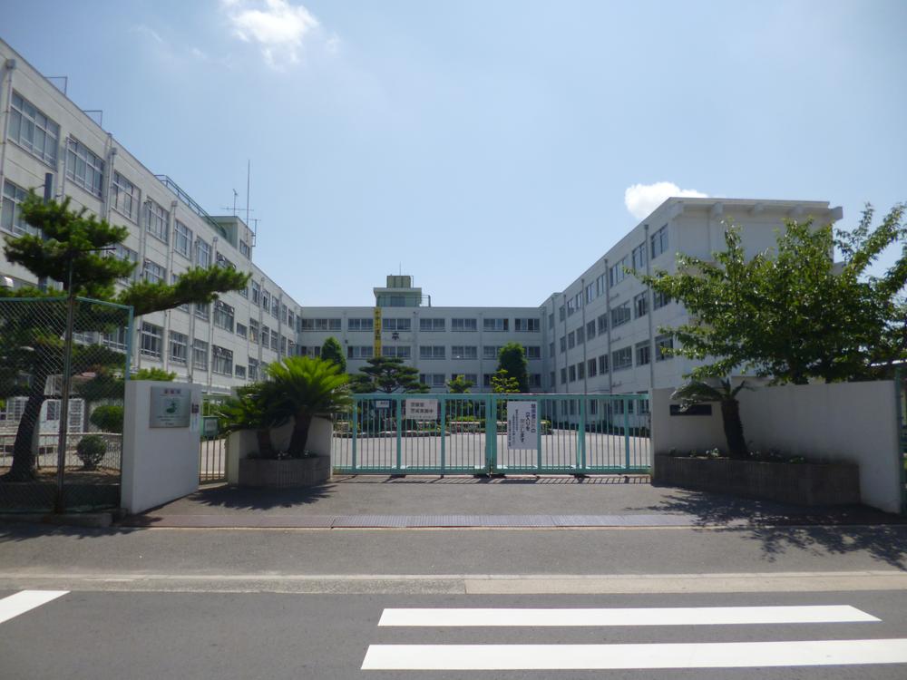 Junior high school. 939m to Takatsuki Municipal Tenth Junior High School