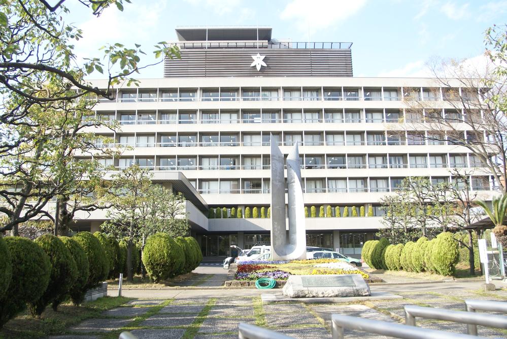 Government office. 700m to Takatsuki City Hall