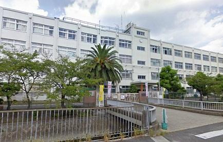 Primary school. 732m to Takatsuki Municipal lawn Elementary School