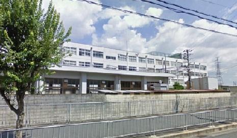 Junior high school. 1045m to Takatsuki Municipal Yanagawa junior high school
