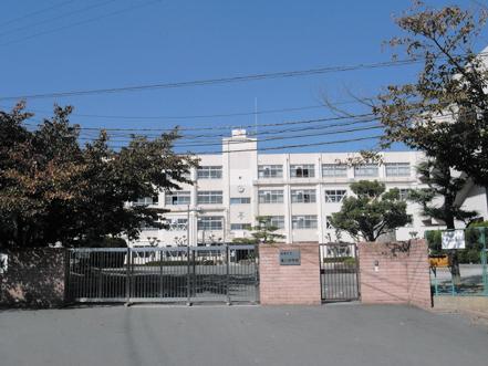 Junior high school. 1092m to Takatsuki Municipal eighth Junior High School