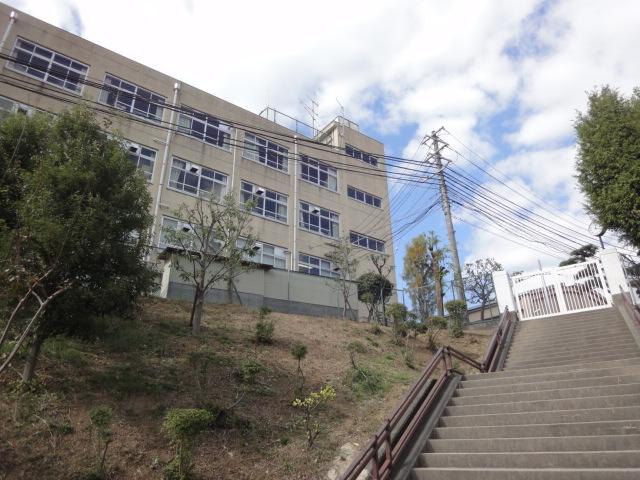 Junior high school. 600m until the ninth junior high school