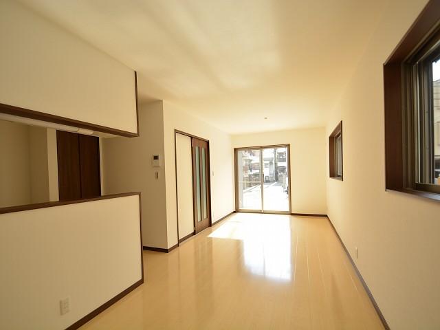 Living. Takatsuki Shosho-cho living