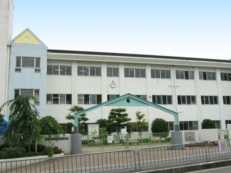 Primary school. 523m to Takatsuki Municipal Abu-San Elementary School