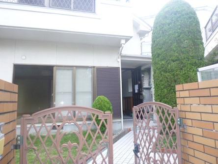 Local appearance photo. Please use the bus from JR Takatsuki Station. Local is in about 8 minutes walk from the bus stop Hattori.