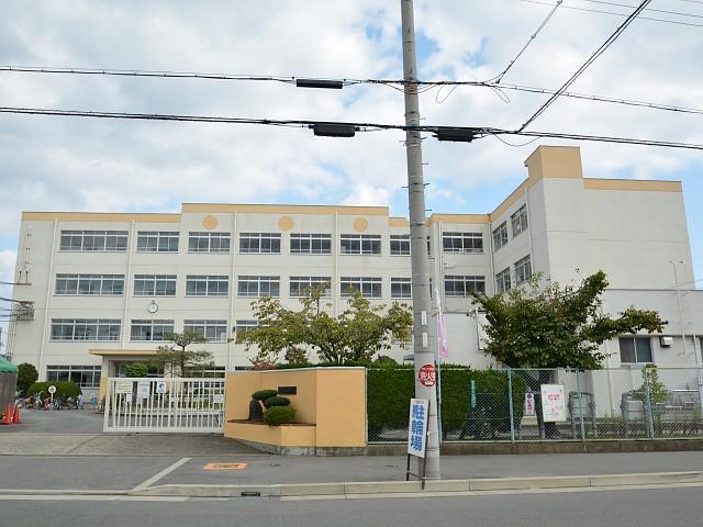 Primary school. Marubashi until elementary school 1100m