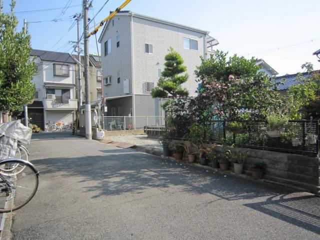 Local photos, including front road. Local (December 2, 2013) Shooting