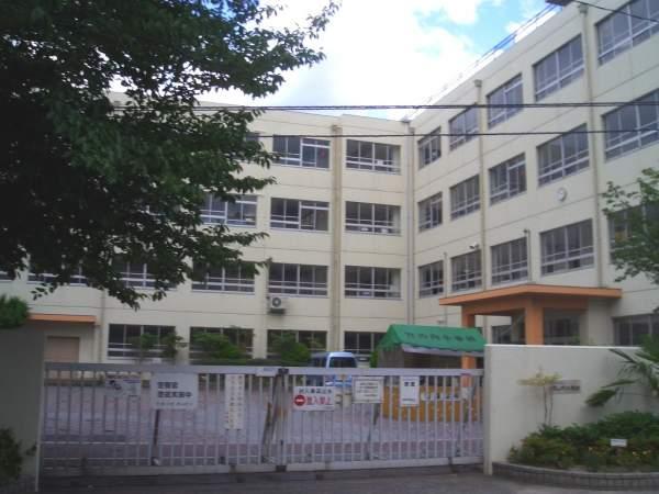 Primary school. Takenouchi until elementary school 620m