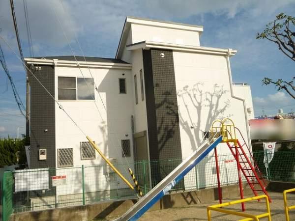 Other. The west side is facing the park.