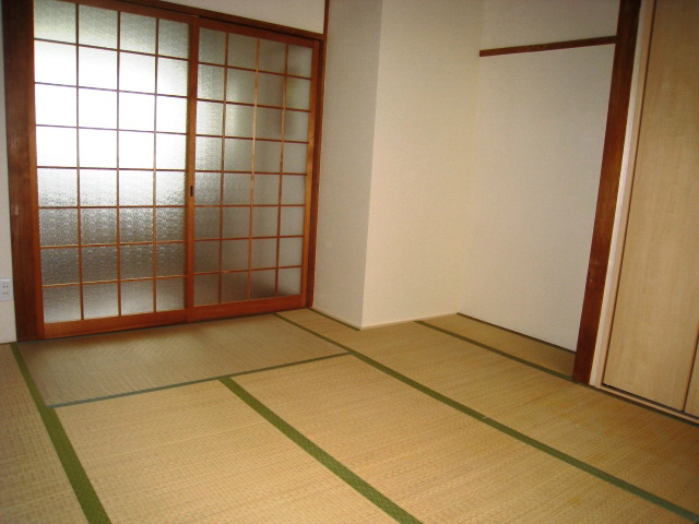 Living and room. ● is a Japanese-style room ●