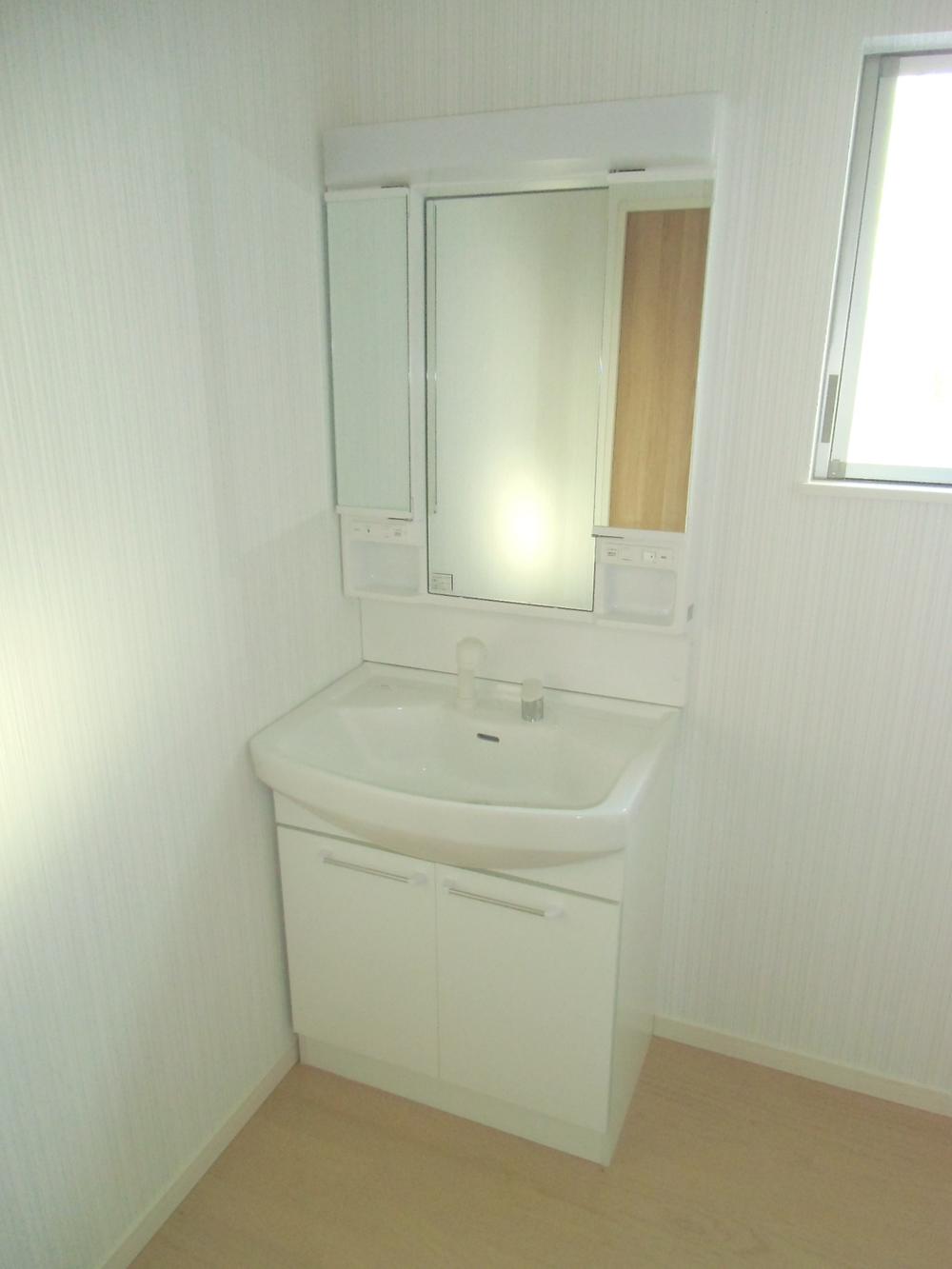 Wash basin, toilet. Indoor (12 May 2013) Shooting