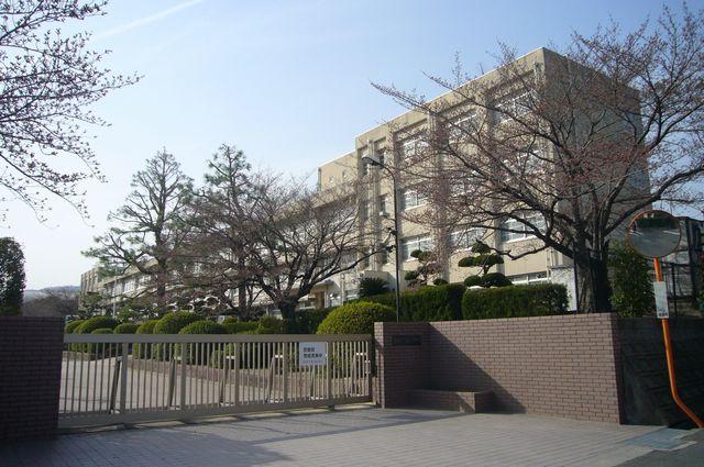 Junior high school. 1823m to Takatsuki municipal second junior high school