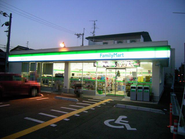 Convenience store. FamilyMart 584m to Takatsuki Miyata, Fukuoka-chome shop