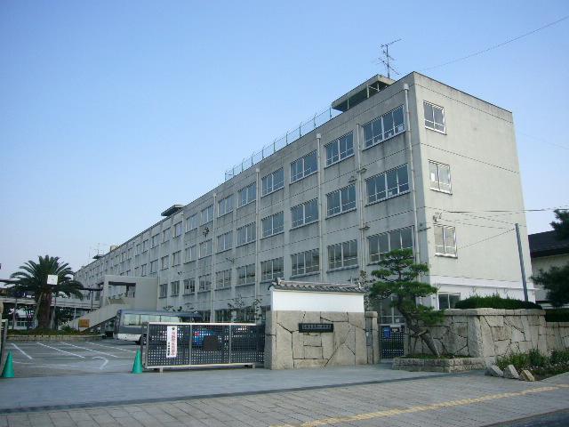 Junior high school. 1104m to Takatsuki Municipal first junior high school