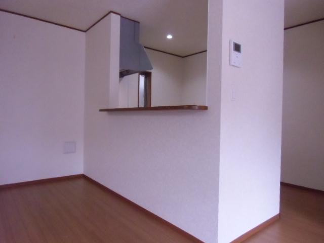 Living. Counter Kitchen!