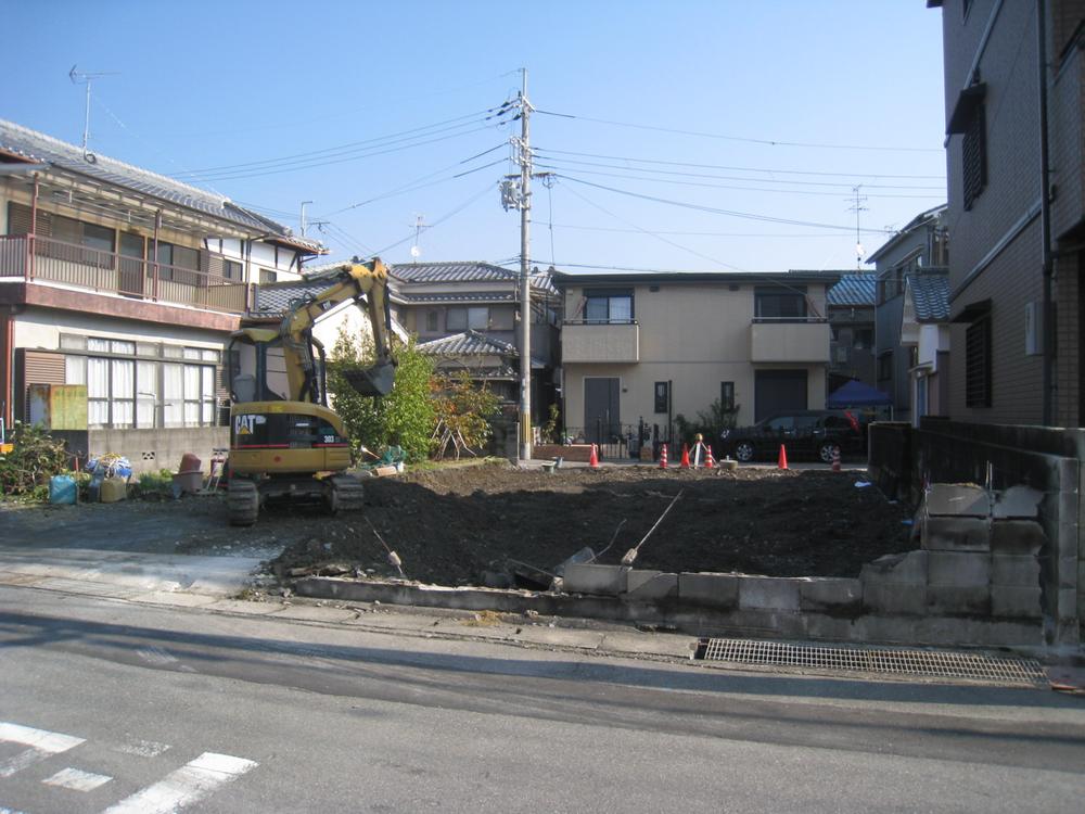 Local photos, including front road. Local (11 May 2013) Shooting