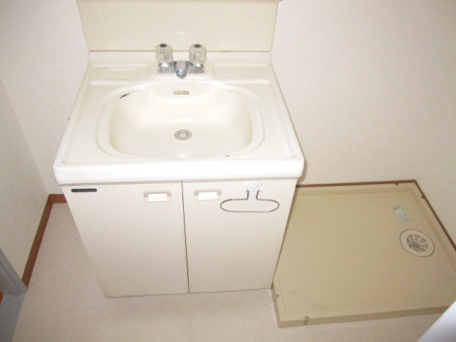 Washroom. ● It is the washstand ●