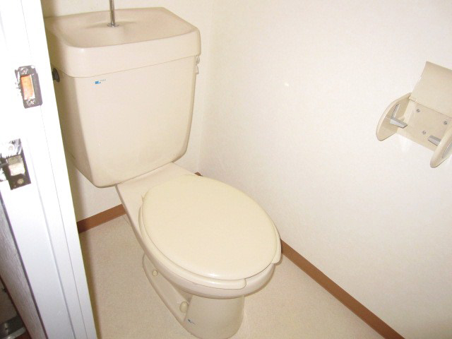 Toilet. ● toilet ●