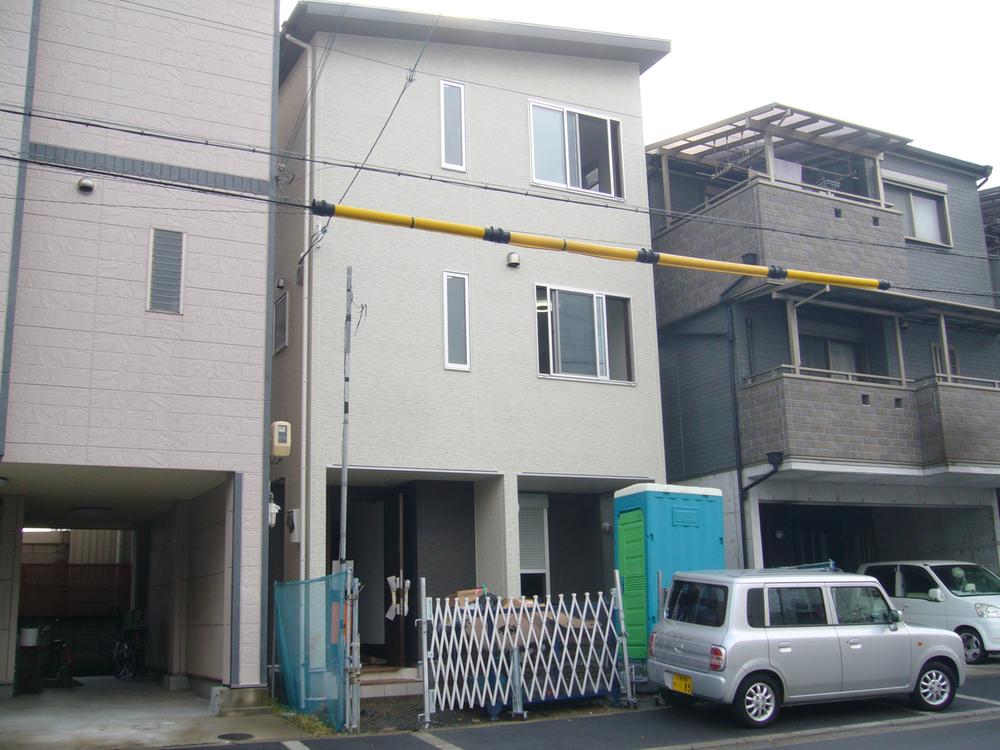 Local appearance photo. Local (11 May 2013) Shooting