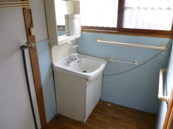 Wash basin, toilet