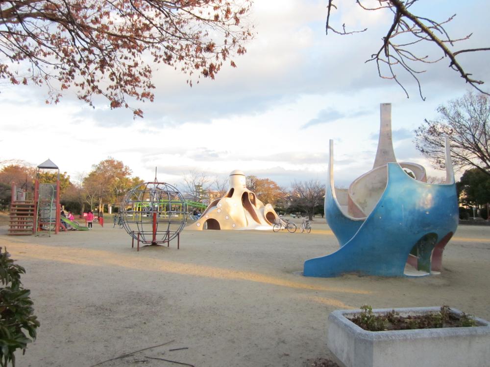 park. 1810m to Takatsuki Castle Park