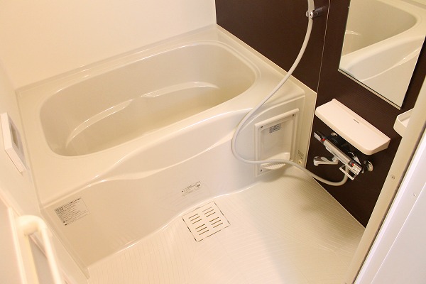 Bath. Masu throne with additional heating function