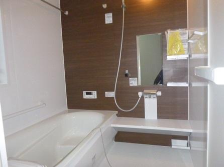 Bathroom. High-grade unit bus: It is with the bathroom heating dryer! It can also clothes drying, You can wash also peace of mind coming of cold weather and rain day