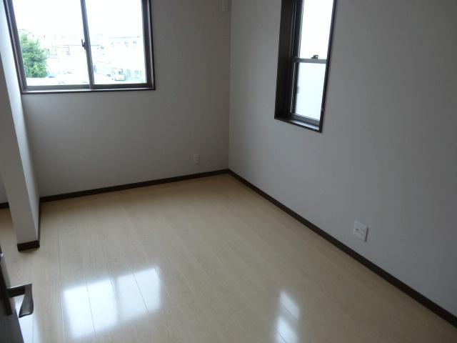 Non-living room. Western-style about 5 Pledge