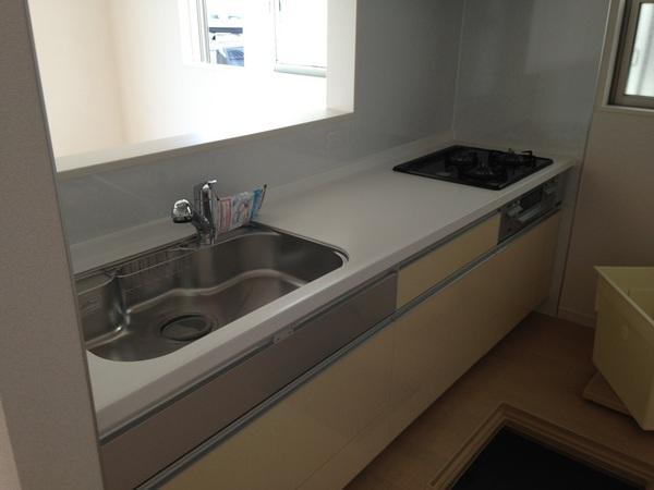 Kitchen. It is safe because it is cooking while looking at the situation of children who are living ☆