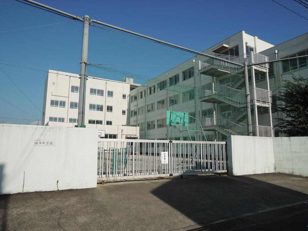 Junior high school. 782m to Takatsuki Jonan Junior High School