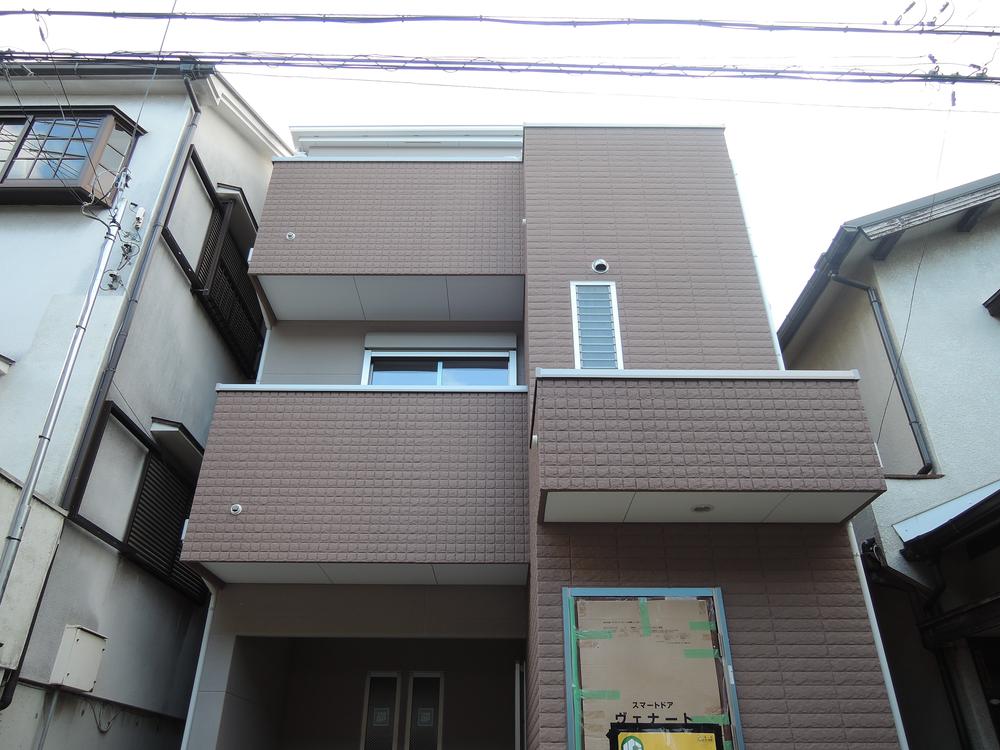 Local appearance photo. Local (11 May 2013) Shooting