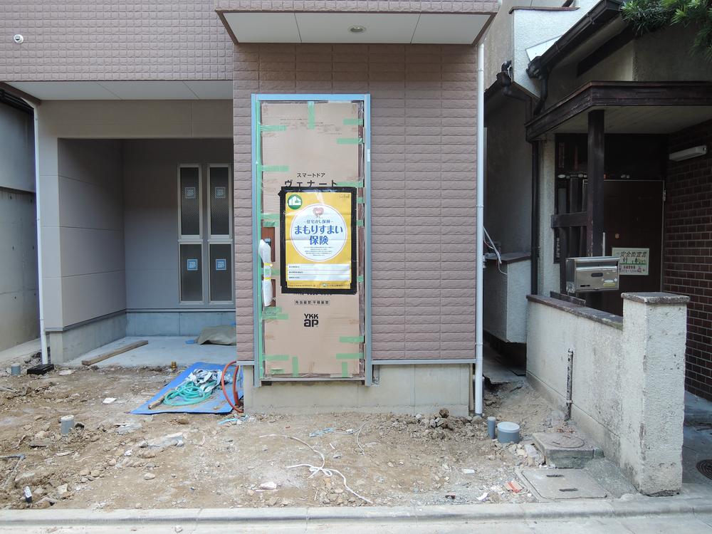 Entrance. Local (11 May 2013) Shooting