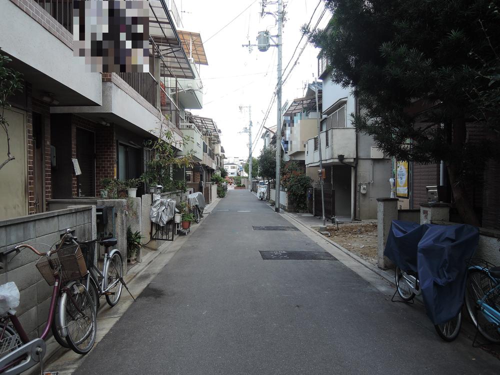 Local photos, including front road. Local (11 May 2013) Shooting