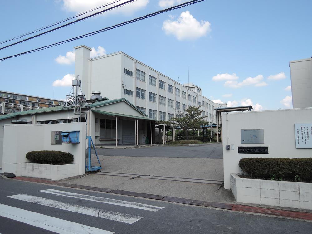 Primary school. 636m to Takatsuki Municipal Hokkaido crown elementary school
