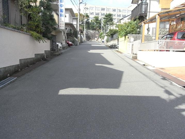 Local photos, including front road. Before road spacious 6.8m! Facing south!