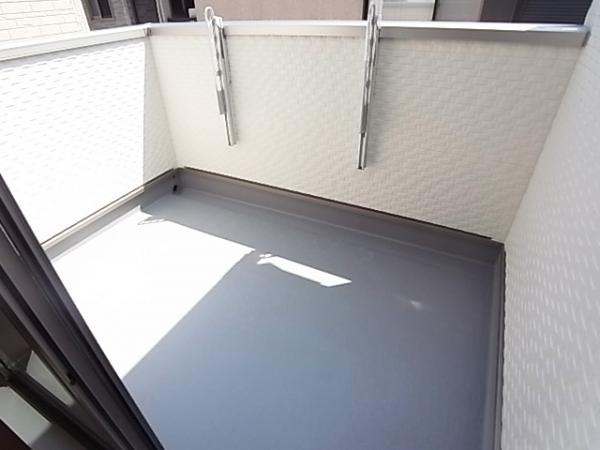 Balcony. Bright sun per well (same specifications balcony)